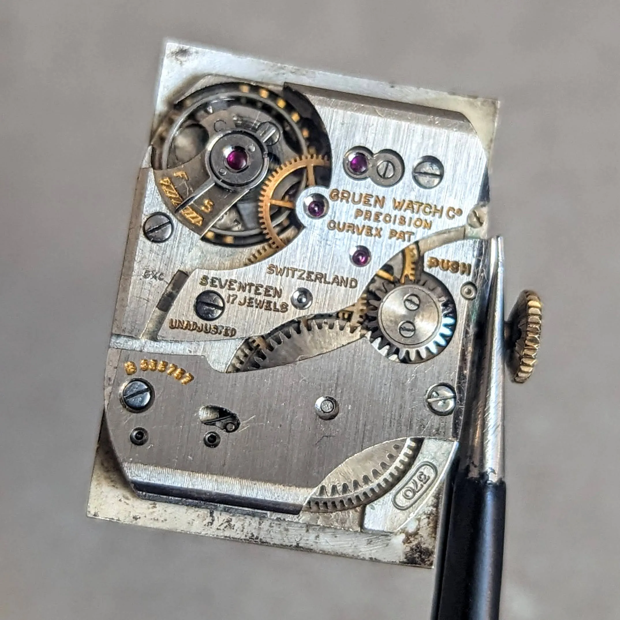 1948 GRUEN Curvex Precision Wristwatch “Curvametric” 17 Jewels Cal. 370 Swiss Watch