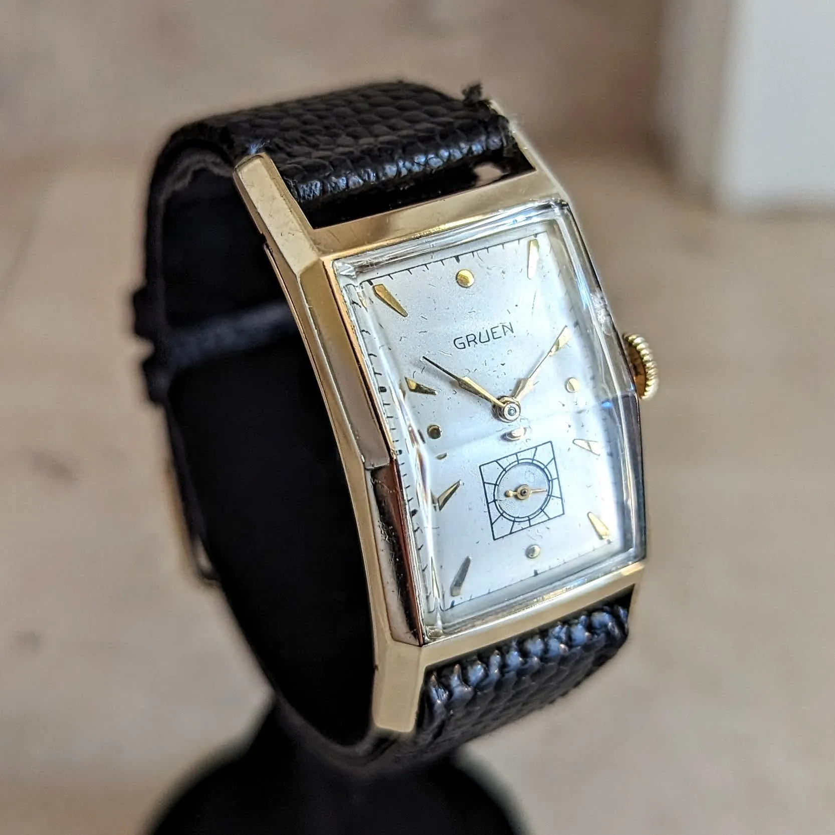 1948 GRUEN Curvex Precision Wristwatch “Curvametric” 17 Jewels Cal. 370 Swiss Watch