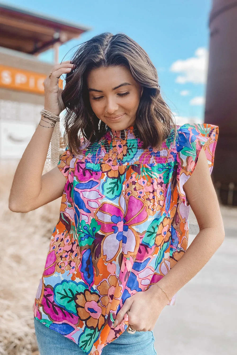 Floral Print Ruffle Sleeveless Smocked Top – Effortlessly Chic Summer Blouse 🌸