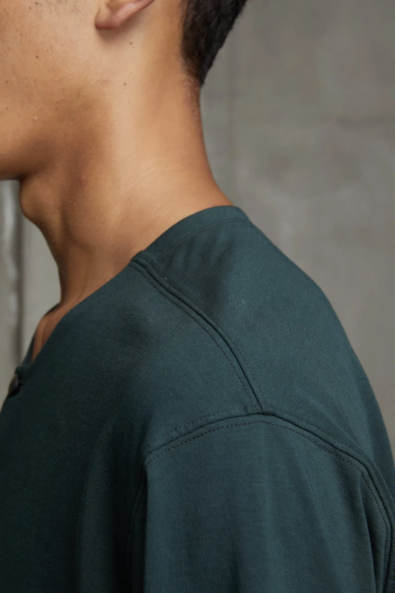 HENLEY-NECK POCKET T-SHIRT