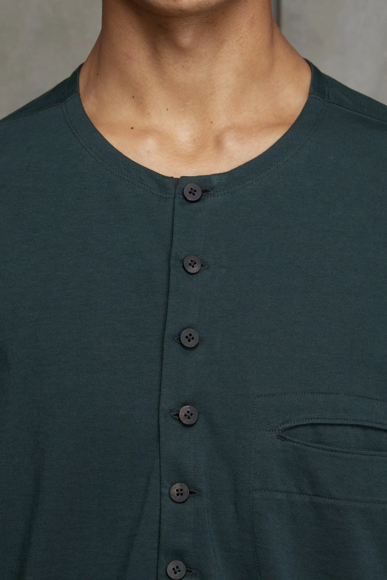 HENLEY-NECK POCKET T-SHIRT