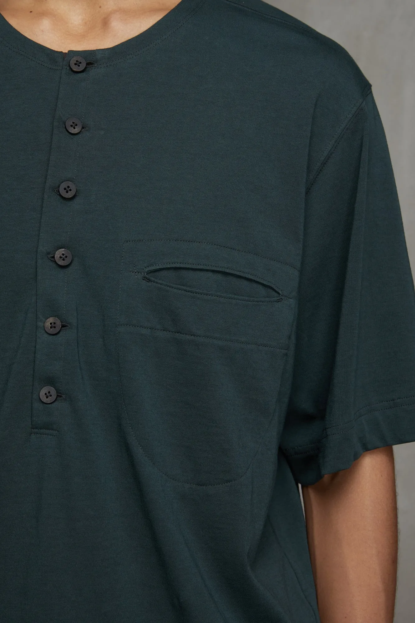 HENLEY-NECK POCKET T-SHIRT
