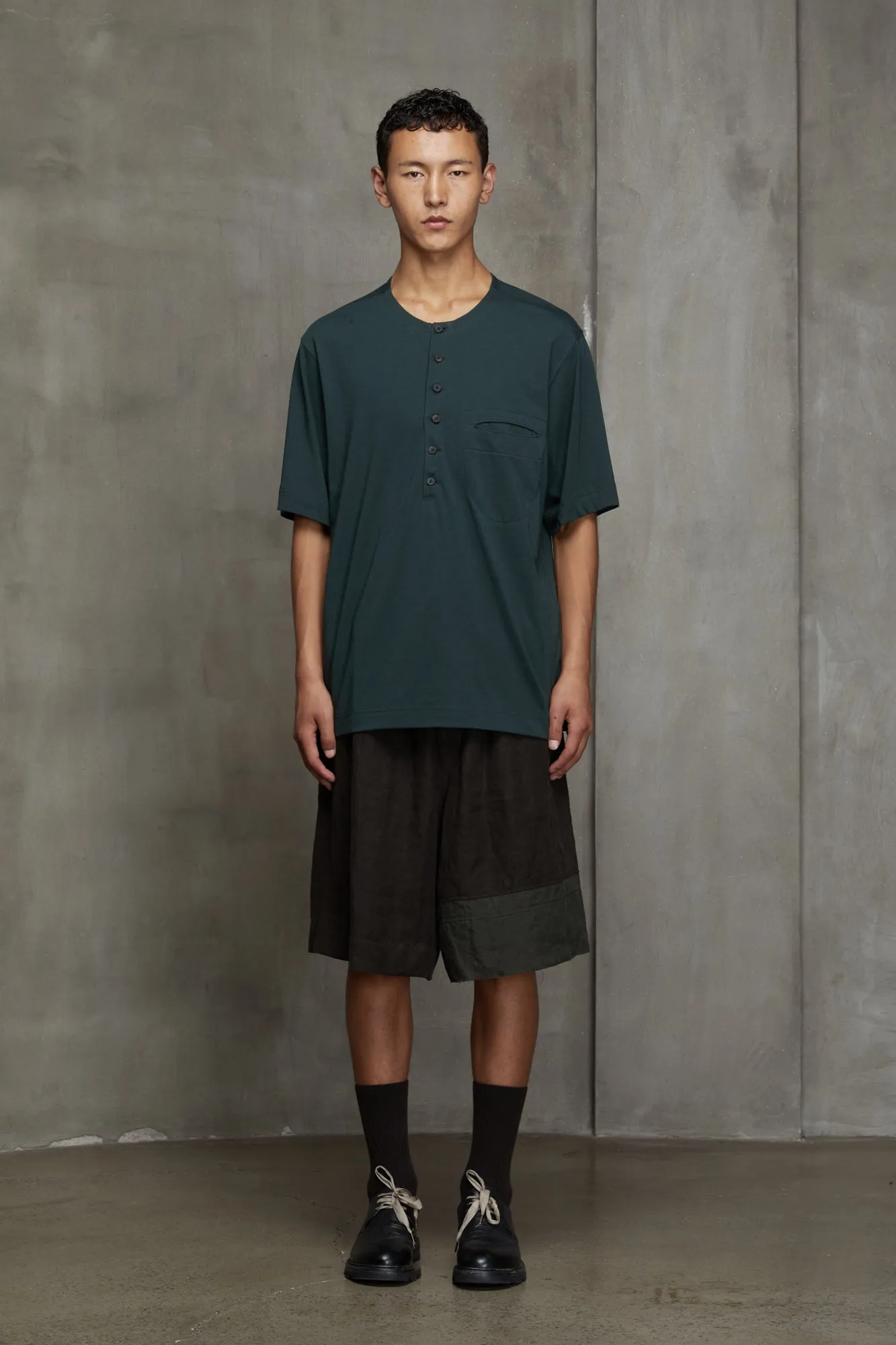 HENLEY-NECK POCKET T-SHIRT