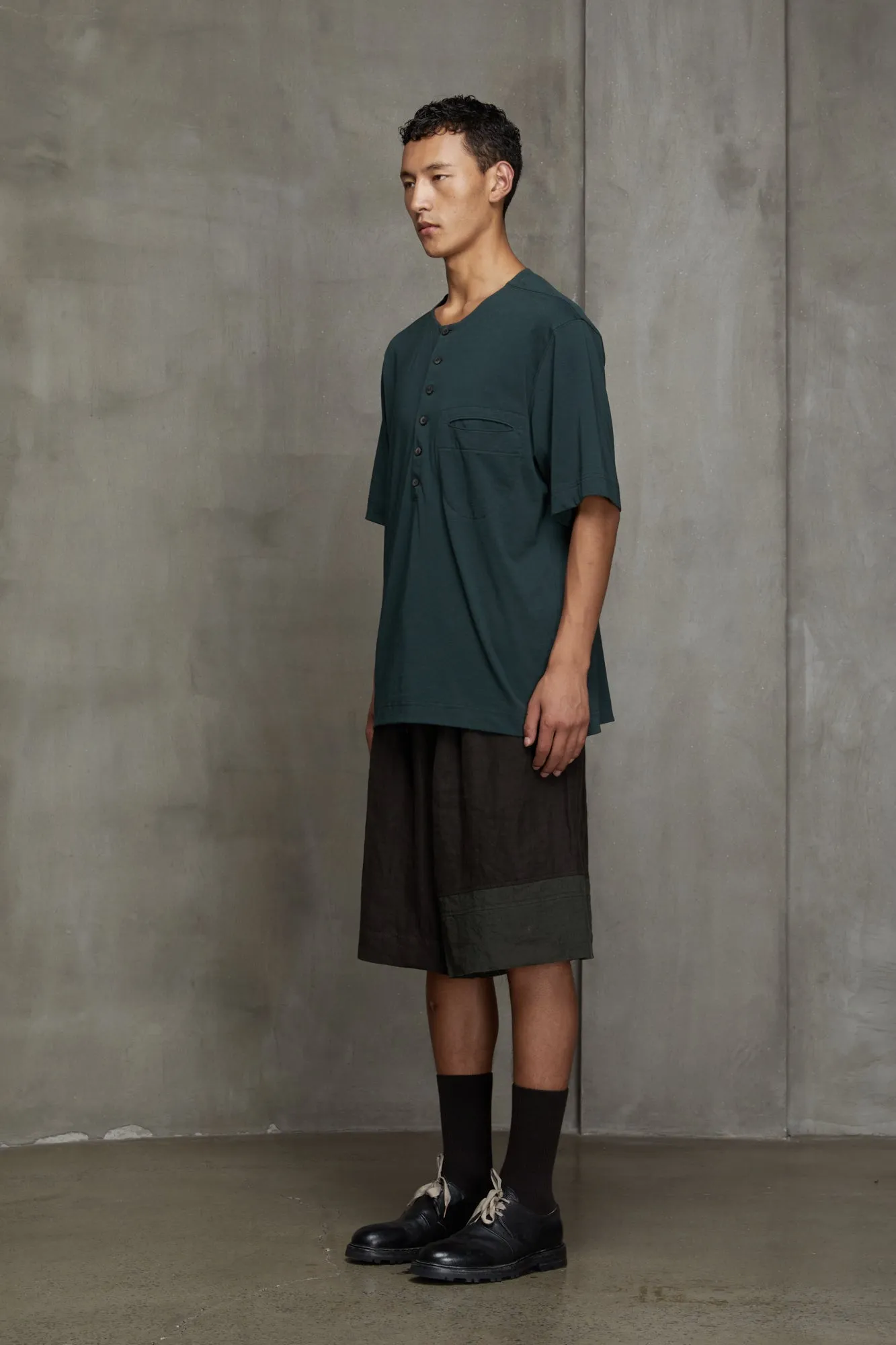 HENLEY-NECK POCKET T-SHIRT