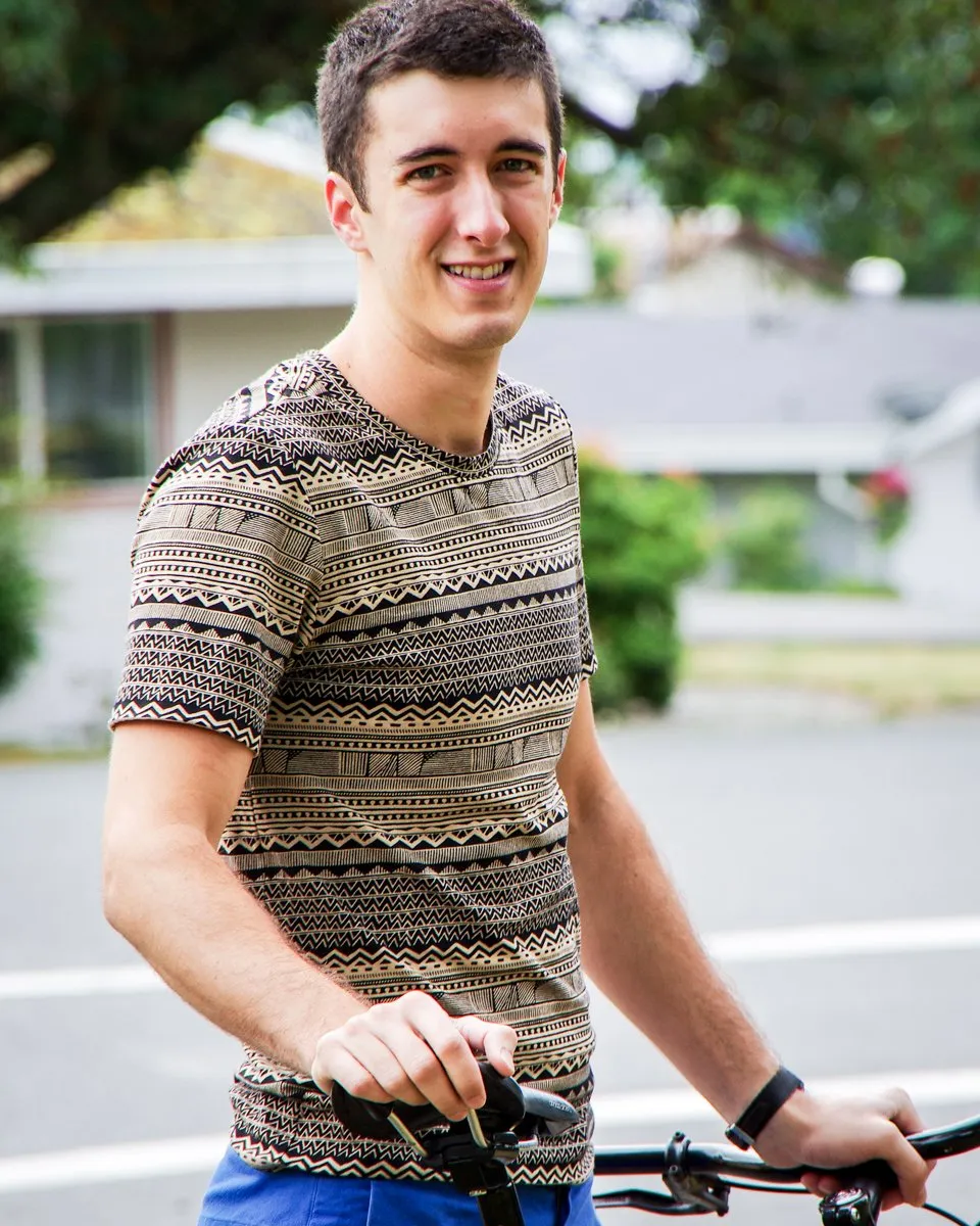 Strathcona Henley - Thread Theory Patterns - Digital Sewing Pattern