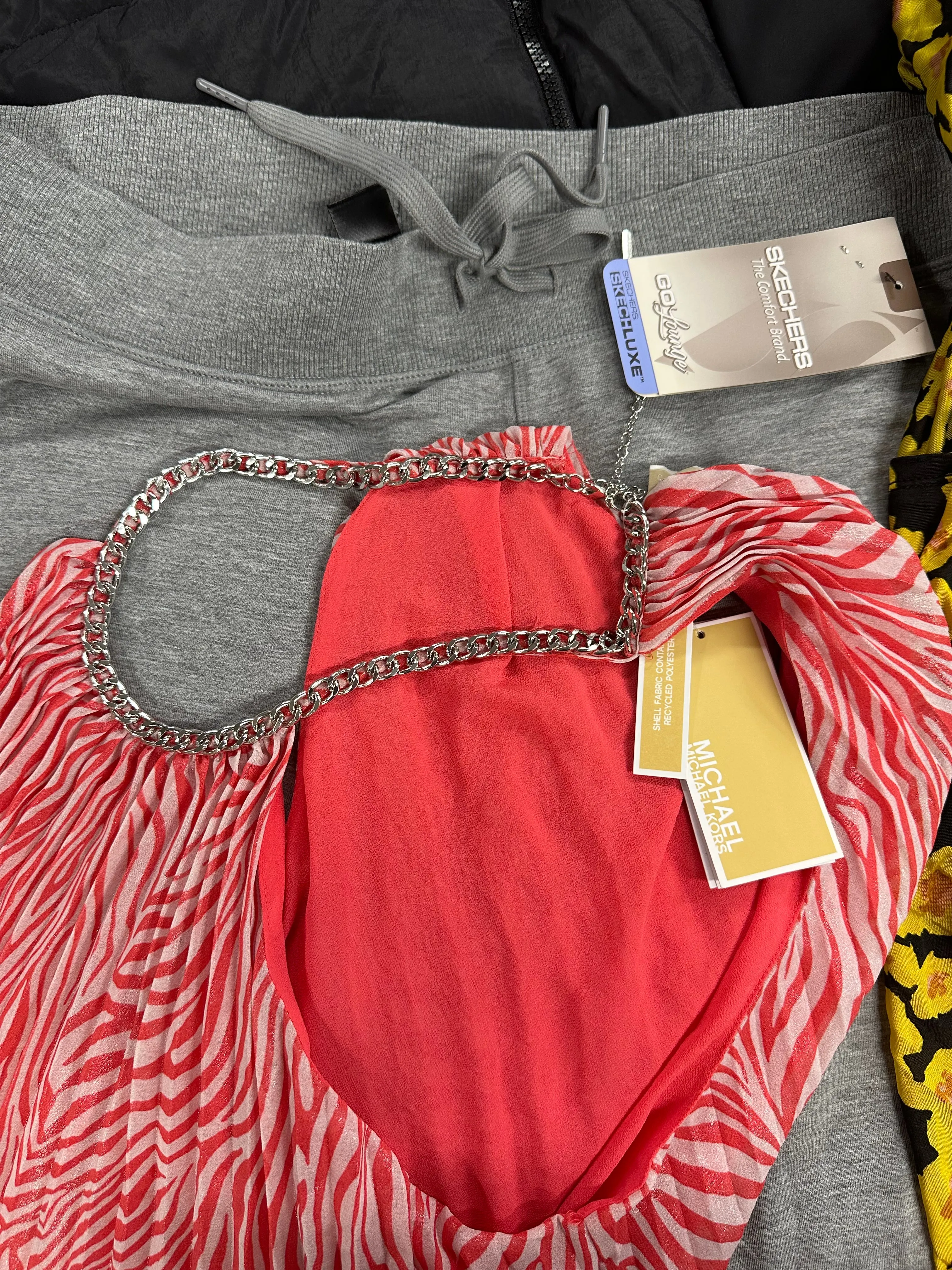 Women's Clothing Assorted Wholesale Lot, MICHAEL KORS, SPLENDID, SKECHERS, FREE PEOPLE, NOXS, HEAT HOLDERS and more, 11 items, Shelf Pulls, MSRP $688